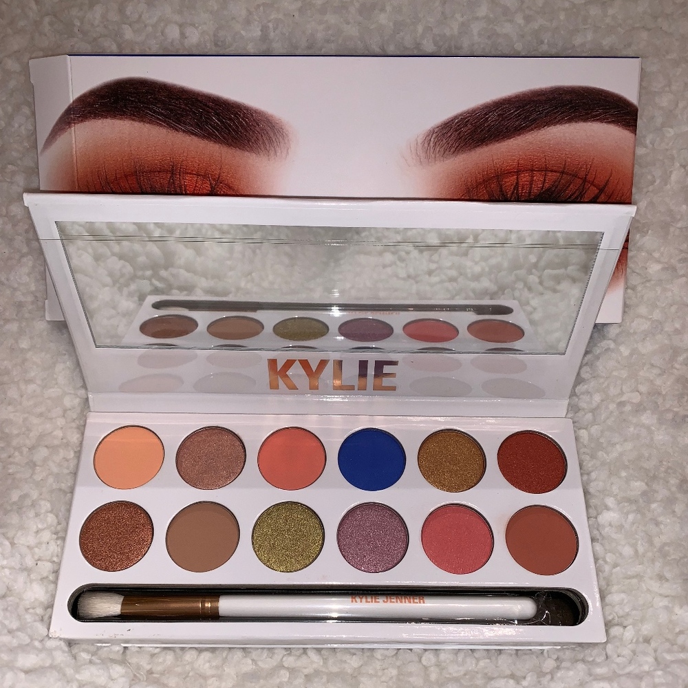 Kylie  Cosmetics: The Royal Peach Palette